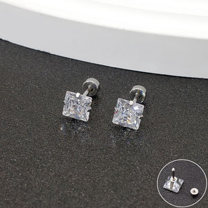 Orecchini a Perno Classici di Tendenza in Acciaio Inossidabile con Diamante CZ e Zircone per Piercing <span class=keywords><strong>Helix</strong></span> da <span class=keywords><strong>Donna</strong></span> - Gioielli all'Ingrosso - Product Image 3