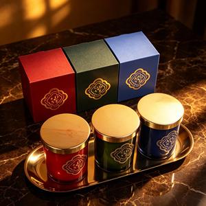 Bougie parfumée artisanale de luxe en cire de soja dans un bocal en verre, parfum rose et cèdre, pour la décoration de la maison en occasion de Thanksgiving, Noël et autres fêtes. - Product Image 3