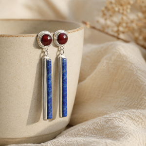 Orecchini pendenti vintage lunghi ed eleganti con design a colori rosso e blu, accessori di bigiotteria alla moda per l'uso quotidiano da donna - Product Image 6