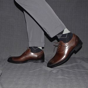 Chaussures habillées décontractées pour hommes en cuir de vachette faites à la main, à bout pointu, respirantes, antidérapantes et à lacets, idéales pour le bureau et les occasions professionnelles, grandes tailles - Product Image 2