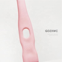Ustensiles de cuisine à prix abordable : grattoir rose, brosses de nettoyage à moins d'un dollar, brosse de nettoyage de clavier avec trou de suspension central