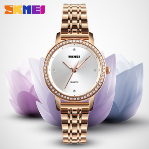 Reloj de cuarzo SKMEI para mujer, color oro rosa, reloj de pulsera de acero inoxidable con bisel de diamantes de lujo, esfera minimalista, reloj de negocios resistente al agua - Product Image 1
