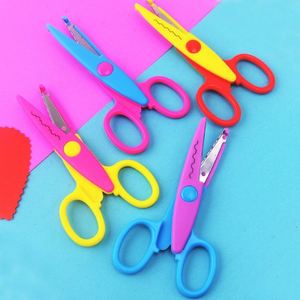 Ciseaux en acier inoxydable faits à la main pour la maternelle, personnalisés et créatifs, OEM ODM, poignée en plastique antidérapante, utilisation facile - Product Image 2