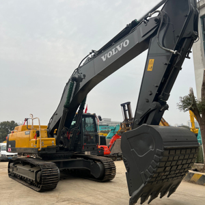 Pelleteuse sur chenilles Volvo EC480 d'occasion presque neuve terrassement original pelleteuse VOLVO d'occasion - Product Image 1