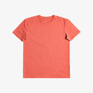 Camiseta Premium de Cuello Redondo para Hombre en Mezcla Rica de Algodón, Dobladillos Reforzados y Tacto Lujoso para Compradores Exigentes - Product Image 1