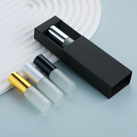 SUMEEAR Flacon pulvérisateur rond en verre givré de 5 ml, rechargeable, avec pompe, échantillon de parfum, logo personnalisé, impression sur écran, emballage en carton de sécurité