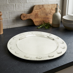 Plato de Presentación Redondo de Metal con Relieve de Concha, Diseño Clásico, Apto para Lavavajillas - Product Image 3