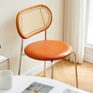 Silla de comedor con respaldo de ratán y asiento de cuero para uso en el comedor del hogar - Product Image 4