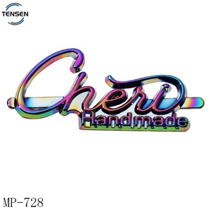 Accesorio de bolsa de placa de identificación de letras de Metal chapado en oro <span class=keywords><strong>y</strong></span> accesorios de mochila emblemas decorativos logotipos de aleación de Zinc en relieve para sombreros - Product Image 6