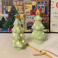 Lampe de table LED en céramique en forme de sapin de Noël, veilleuse décorative pour la maison, chambre à coucher, ornement de chevet, cadeau de Noël et d'hiver