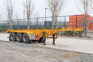 Semirremolque Portacontenedores de 2 Ejes y 20 Pies de Alta Calidad, con Capacidad de Carga de 20-100 Toneladas y Neumáticos 12R22.5 - Product Image 2