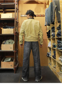 سروال جينز رجالي كلاسيكي عالي الجودة من Lotfeel بنطلون من العلامة الخاصة فضفاض مناسب لليابانيين جينز مغسول مدمر - Product Image 4