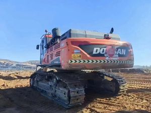 รถขุดดินขนาดใหญ่ 52 ตัน รุ่น DX520 DX300LC ปี 2022 Doosan DX520LC-9C Dx 500 เครื่องยนต์ดีเซล ระบบไฮดรอลิก ต่อเข้ากับรถแทรคเตอร์  ใช้งานน้อย - Product Image 2