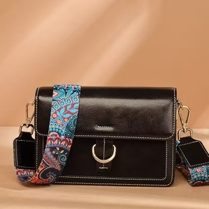 Nouvelle qualité femmes fourre-tout décontracté sac à bandoulière avec chaînes et fermeture à glissière étanche concepteur tendance sacs à main - Product Image 4