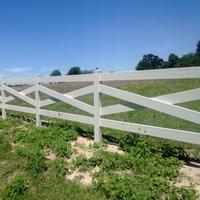 Panneaux en PVC blanc 3/4 rail, poteaux en PVC enduit, écologiques et durables pour clôtures de jardin, ranch, ferme, enclos, arènes, maisons et portails anti-UV