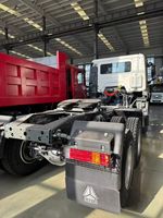 Traktor Kontainer HOWO NX 6x4 Bekas 10 Roda LHD Emisi Euro2 371-420hp Kapasitas Muatan 31-40T untuk Transportasi Pelabuhan