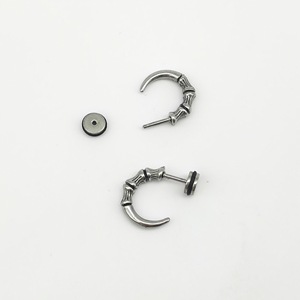 Pendientes de Oreja con Forma de Bambú, Color Plateado, Material de Plata Tibetana, Joyería de Moda para Hombres y Mujeres - Product Image 1