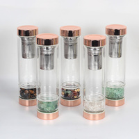 Bouteille en verre infuseur or rose avec pierres précieuses et cristaux pour la guérison