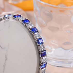 สร้อยข้อมือเทนนิสแบบวินเทจประดับไพลินสังเคราะห์จาก All Fashion Lab  ทำจากเงินสเตอร์ลิง ชุบทอง ชุบโรเดียม ผลิตโดยบุคคลที่สาม - Product Image 3