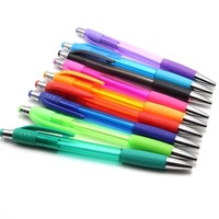 Stylos promotionnels bon marché Poignée en caoutchouc souple Stylo à bille en plastique transparent coloré avec impression de logo personnalisé