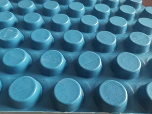 緑化屋根排水板 モダンデザイン プラスチック製ディンプル付き基礎膜 HDPE排水板 庭用 防水用 - Product Image 2