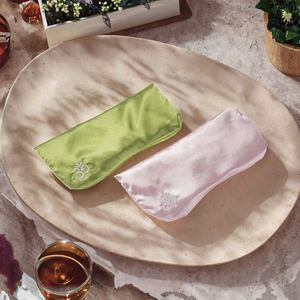 Coussin aromathérapeutique lesté à la lavande, personnalisable avec logo, micro-ondable, pour la relaxation, le yoga, le sommeil, le soulagement des maux de tête et comme masque oculaire - Product Image 4