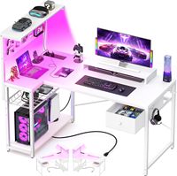 Escritorio para Juegos en Forma de L con Altura Ajustable, Superficie de Fibra de Carbono, Panel Perforado, Cajón, Luz LED, Tomacorriente, Estantes de Almacenamiento