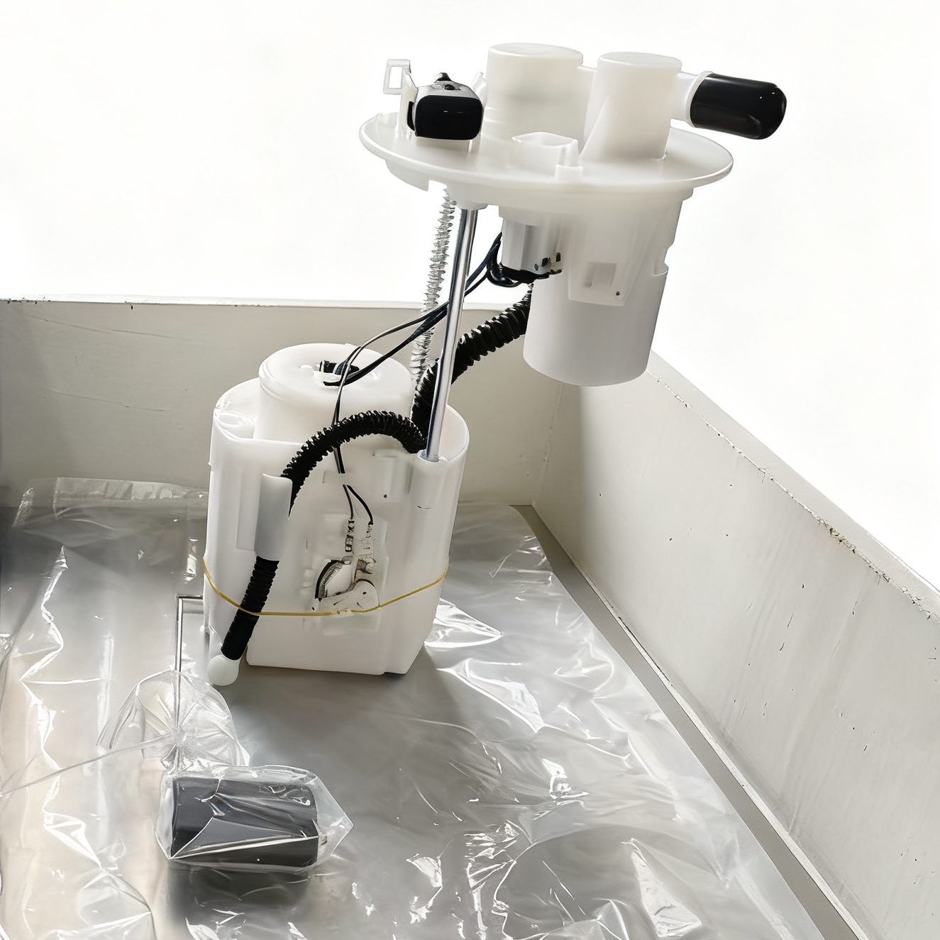 High Quality Electric Fuel Pump Module Assembly 31110B2500 W/Sending Unit Fit for Kia Soul 2014 2015 L4 1.6L 2.0L 31110-B2500