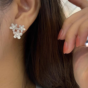 Pendientes de Oreja con Forma de Flor para Mujer, Pendientes de Uso Diario con Diseño Floral Mori, Accesorios de Oreja Dulces y a la Moda - Product Image 3