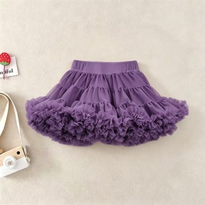 Set Due Pezzi Invernale per Bambine con Fiori 3D, Top con Perle e Gonna Tutu Soffice, Outfit da Principessa - Product Image 6