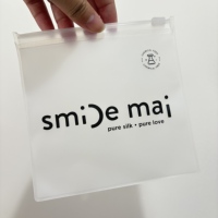 Sacs à fermeture éclair en PVC/EVA recyclé personnalisés en gros, mini sacs à fermeture éclair givrés pour bijoux, logo imprimé à l'écran pour colliers, boucles d'oreilles, lunettes