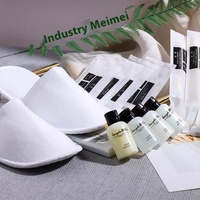 Fournitures d'hôtel Pantoufles de café Equipement Kit d'hygiène Savon Spa Set Pantoufles en Gris Articles de toilette jetables pour hommes Shampooing Bienvenue