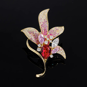 Broche Elegante Flor de Lírio com Cristais e Strass, Alfinete de Lapela Floral com Folhas, Joia para Vestido, Casamento, Corsage, Banquete e Baile de Formatura - Product Image 4