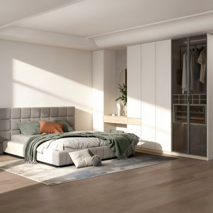 Armoire moderne à portes coulissantes blanches avec portes en verre et multiples étagères de rangement pour chambre à coucher sur mesure - Product Image 1