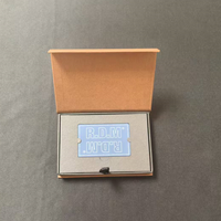 Boîte de fermeture magnétique en carton luxueux de 2mm d'épaisseur personnalisable pour l'emballage de cartes de crédit VIP de portefeuille gaufrage