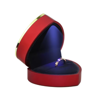Boîtes à bijoux LED en forme de cœur, emballage en gros, boîte à anneaux et pendentifs lumineuse, en cuir PU, organisateur de bijoux de luxe personnalisé, B2B