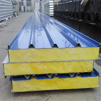 Laine de roche polyuréthane isolée Panneaux muraux ignifuges pour toit sandwich pour bâtiment préfabriqué Matériaux de revêtement mural