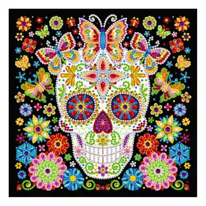 Vente en gros <span class=keywords><strong>de</strong></span> peinture diamantée lumineuse Forme spéciale Perçage partiel Peinture diamantée fluorescente pour décoration murale - Product Image 1