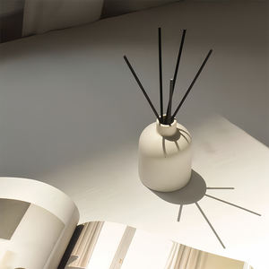 2025<span class=keywords><strong>ใหม่</strong></span>น้ำมันหอมระเหยเซรามิกขั้นสูงน้ำมันหอมระเหยจากเถาเทียนหอมระเหยที่สวยงามไร้เปลวไฟใช้สำหรับเป็นของขวัญให้และตกแต่งห้องนอน - Product Image 3