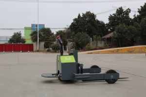 Transpaleta Eléctrica Chengli, Capacidad de Carga de 1 Tonelada, Longitud de Horquilla de 1200 mm, Uso en Pavimento Exterior, Operación de Pie - Product Image 4