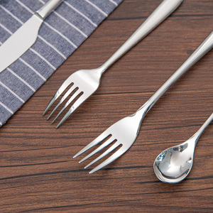 Pour la vaisselle de mariage et de fête haut de gamme <span class=keywords><strong>suisse</strong></span> ensemble cinq pièces Logo personnalisé couteaux en acier inoxydable fourchettes cuillères - Product Image 5