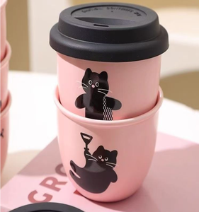 แก้วกาแฟเซรามิคลายการ์ตูนน่ารัก พร้อมฝาซิลิโคน แก้วเดินทางคู่รักสุดสร้างสรรค์ รับทำโลโก้ บรรจุภัณฑ์ของขวัญคริสต์มาส - Product Image 3