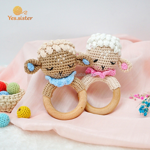 Neonato regalo di agnello <span class=keywords><strong>Amigurumi</strong></span> agnello morbido <span class=keywords><strong>sonaglio</strong></span> uncinetto di faggio anello di pecora massaggiagengive - Product Image 4