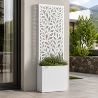 Jardinière en métal sur mesure avec écran décoratif en feuilles pour projets de paysagisme moderne et minimaliste en extérieur, cour et patio