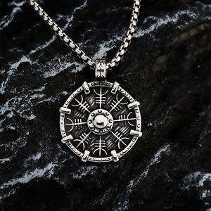 Collier personnalisé en acier inoxydable rond avec boussole viking Vegvisir pour homme - Cadeau avec design de mythologie nordique et runes - Product Image 2