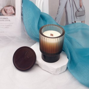 Vela Aromática de Cera de Soja en Frasco de Vidrio con Diseño Minimalista para Decoración del Hogar, Aroma Floral, Duración de 40-60 Horas - Product Image 3