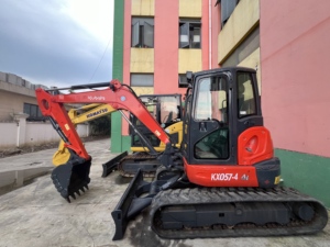 Excavatrice compacte d'occasion Kubota KX057-4 5,5T, mini-pelleuse pour travaux agricoles et municipaux en lieux étroits - Product Image 3