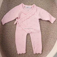 Combinaison à jambes longues personnalisée à faible MOQ, style enveloppant, avec ourlet en dentelle, pour nouveau-né, tenue de printemps, pull en coton doux et précieux pour bébé fille