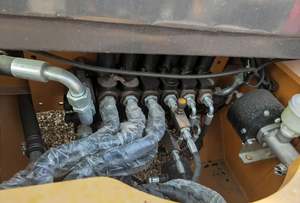 Chargeuse-pelleteuse CAT 420F d'occasion, modèle original, idéale pour les projets agricoles et urbains, avec pompe hydraulique Denison - Product Image 5