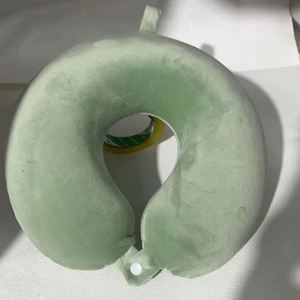 Source Factory Wholesale Portable U-Shape <b>Memory</b> <b>Foam</b> Travel Neck Pillow with Customizable Logo & Color 30x30cm <0.5kg - Product Image 1